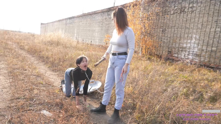 Licking Girls Feet - NICOLE - Walking and training a devoted pet!